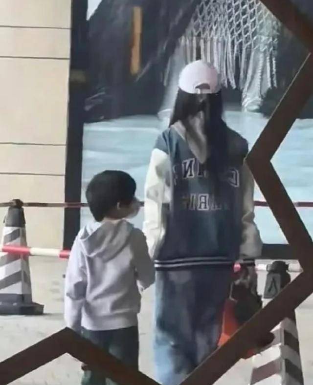 肚曝光这下前妻杨颖彻底笑不出来了！k8凯发黄晓明二胎实锤！叶珂大孕(图2)