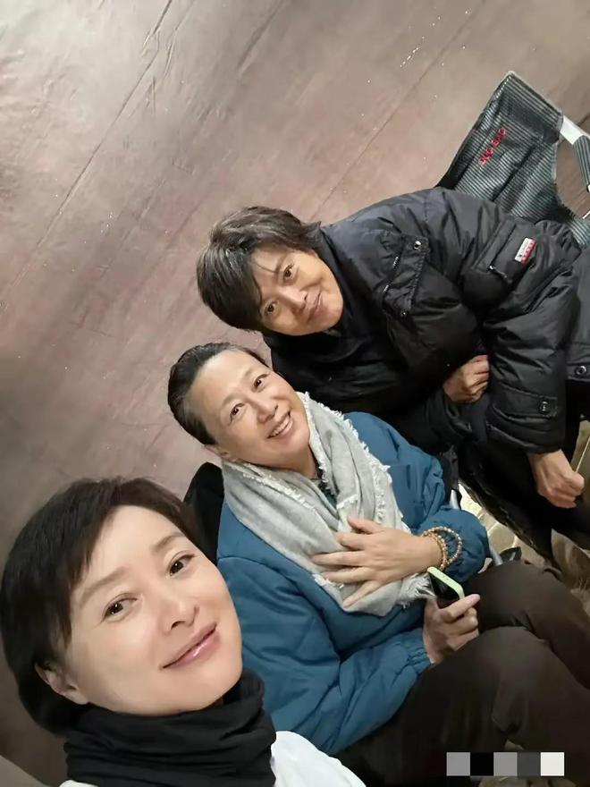 吴玉芳比65岁丁嘉丽还显老吴越最年轻凯发k8登录三个女人海边玩耍62岁的(图7)