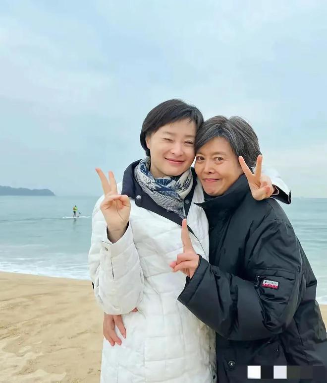 吴玉芳比65岁丁嘉丽还显老吴越最年轻凯发k8登录三个女人海边玩耍62岁的(图6)