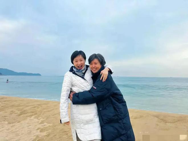 吴玉芳比65岁丁嘉丽还显老吴越最年轻凯发k8登录三个女人海边玩耍62岁的(图8)