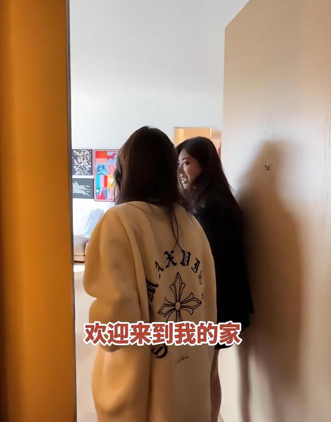 孩子、买菜住150平豪宅一年赚40万凯发一触即发香港美女麻将馆打工帮忙带(图6)
